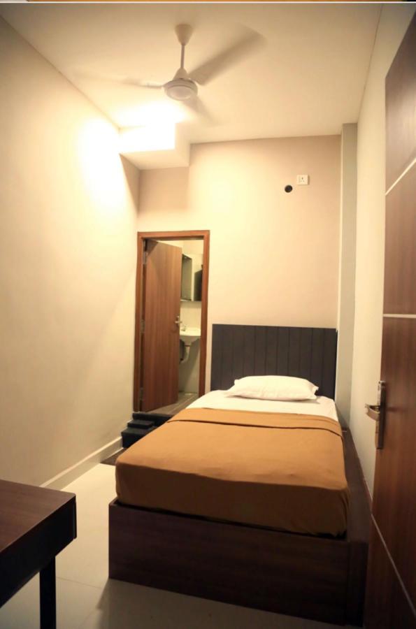M Square Hotel Vellore Kültér fotó