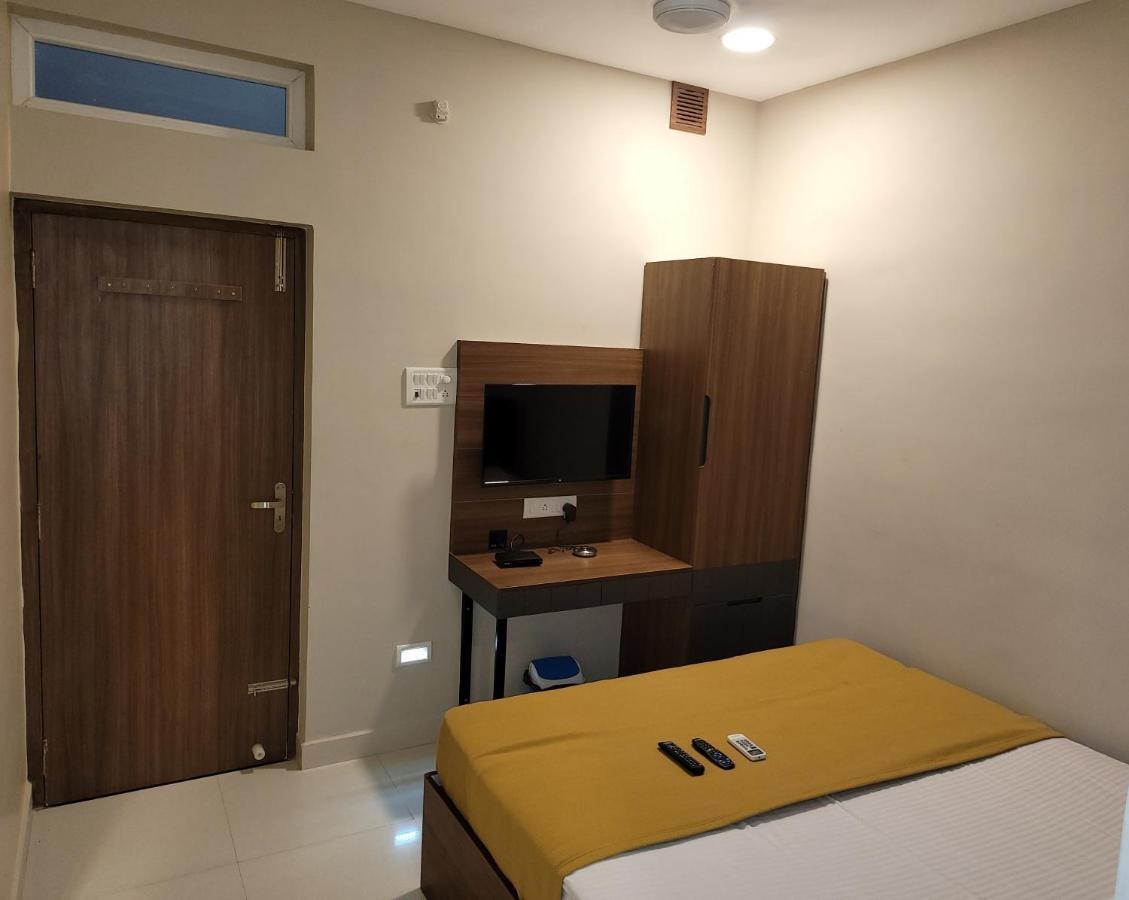 M Square Hotel Vellore Kültér fotó