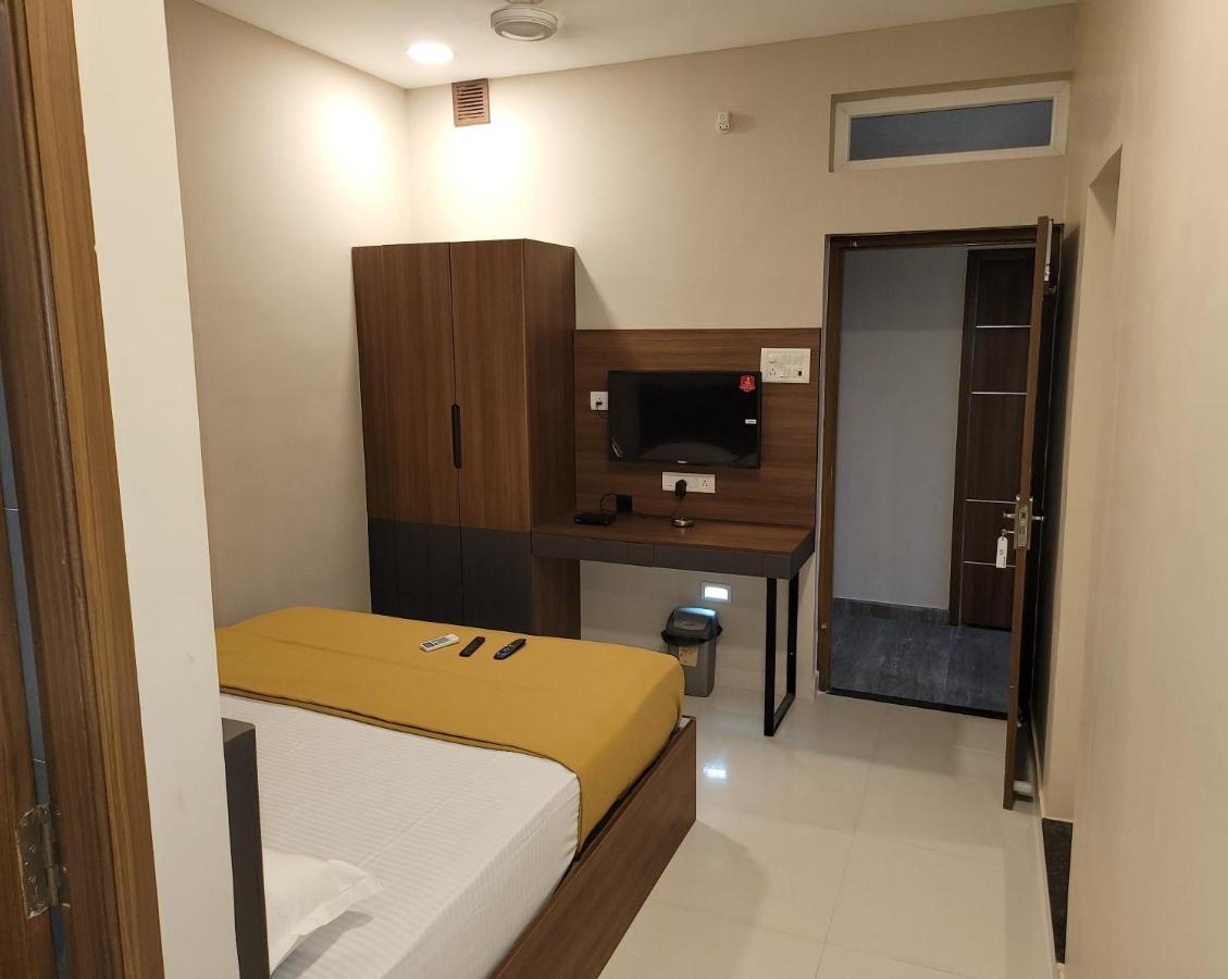 M Square Hotel Vellore Kültér fotó