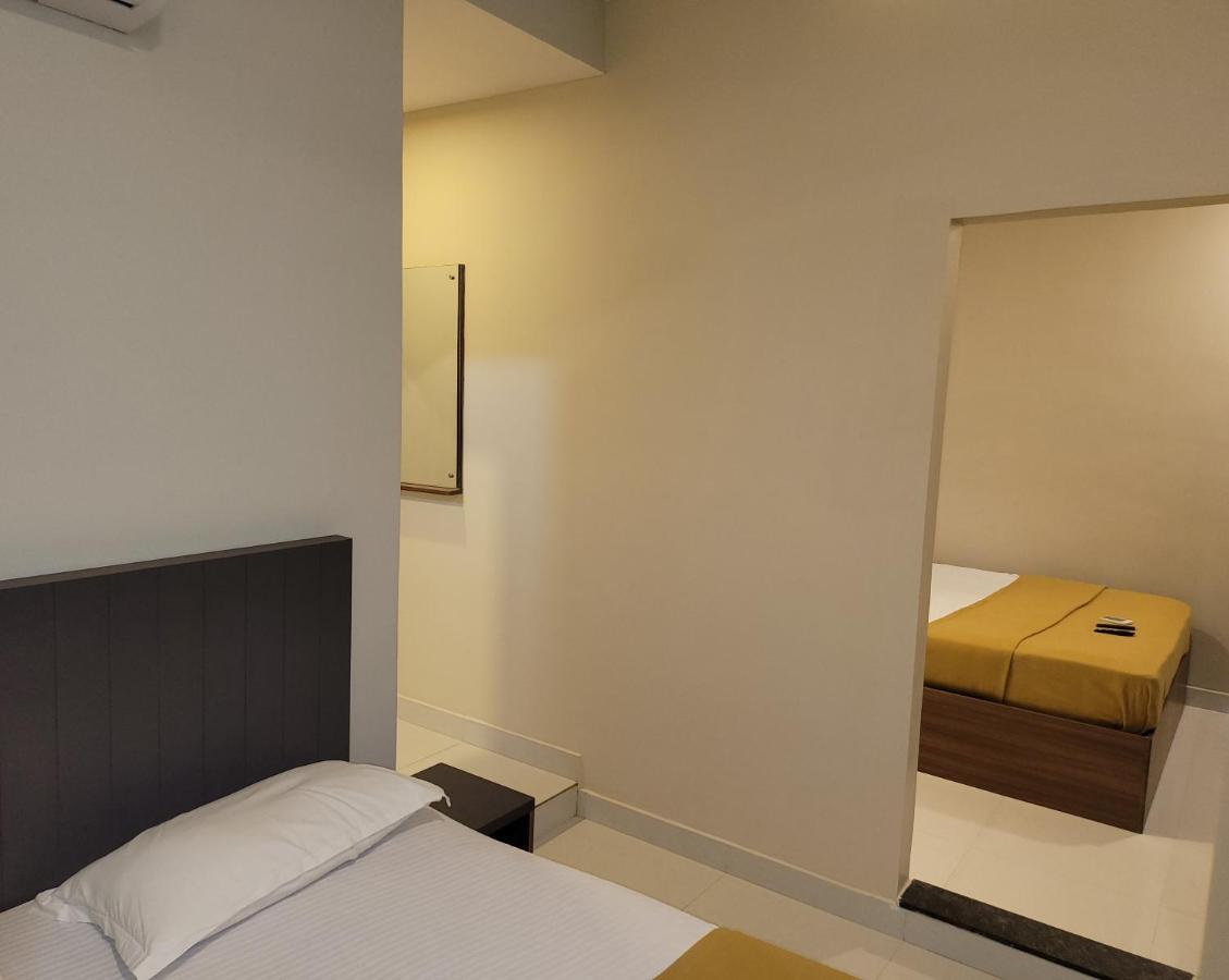 M Square Hotel Vellore Kültér fotó