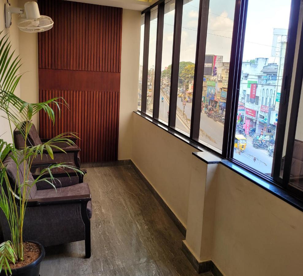 M Square Hotel Vellore Kültér fotó