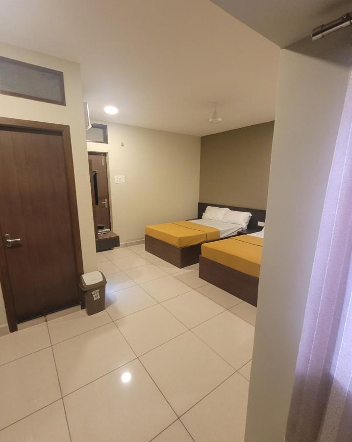 M Square Hotel Vellore Kültér fotó