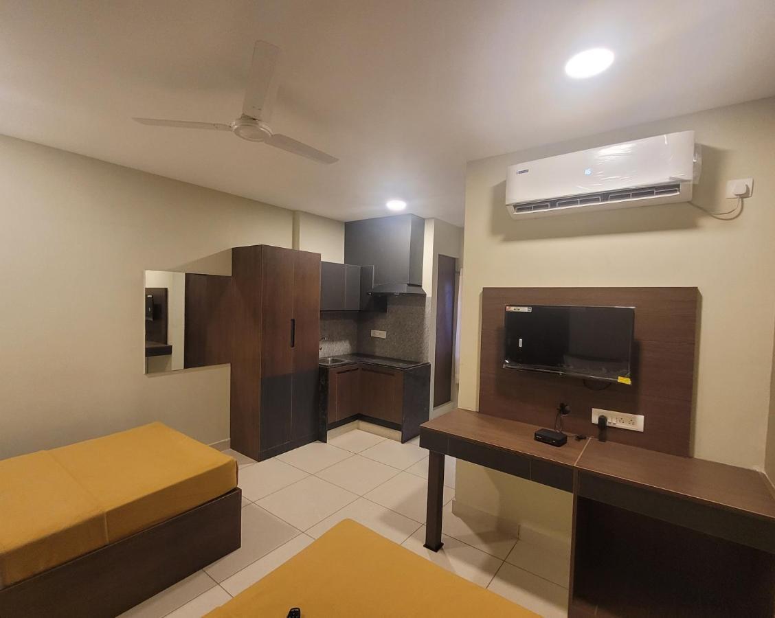 M Square Hotel Vellore Kültér fotó