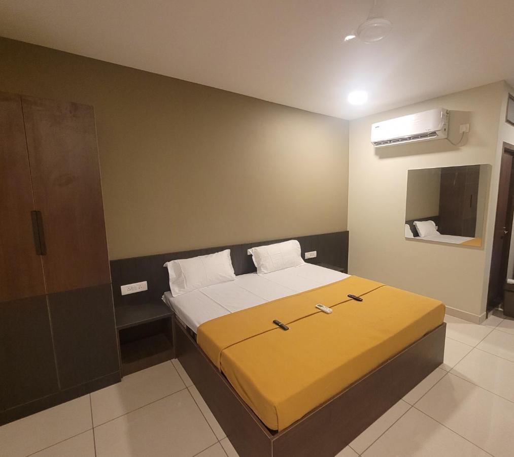 M Square Hotel Vellore Kültér fotó