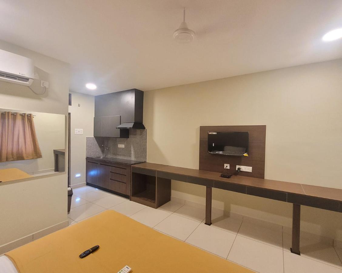M Square Hotel Vellore Kültér fotó