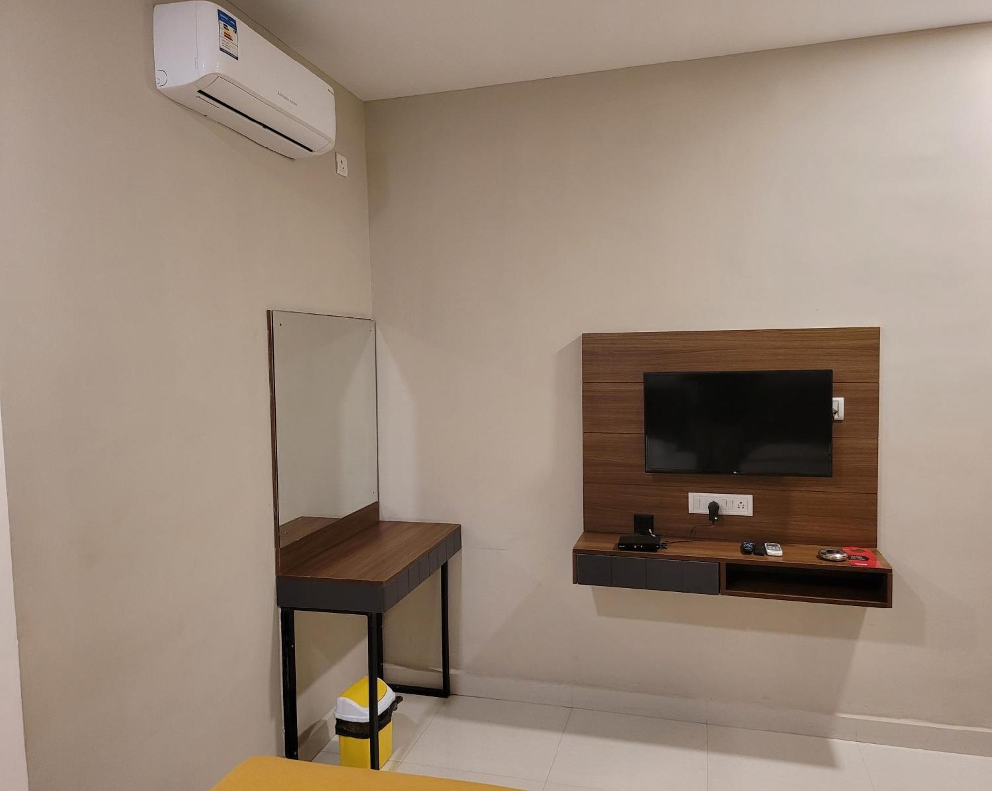 M Square Hotel Vellore Szoba fotó