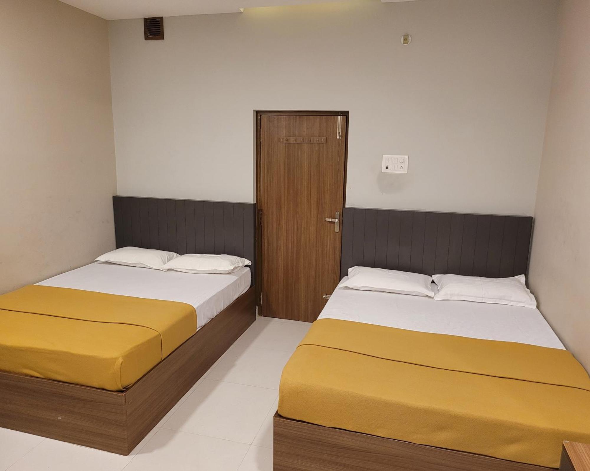 M Square Hotel Vellore Szoba fotó