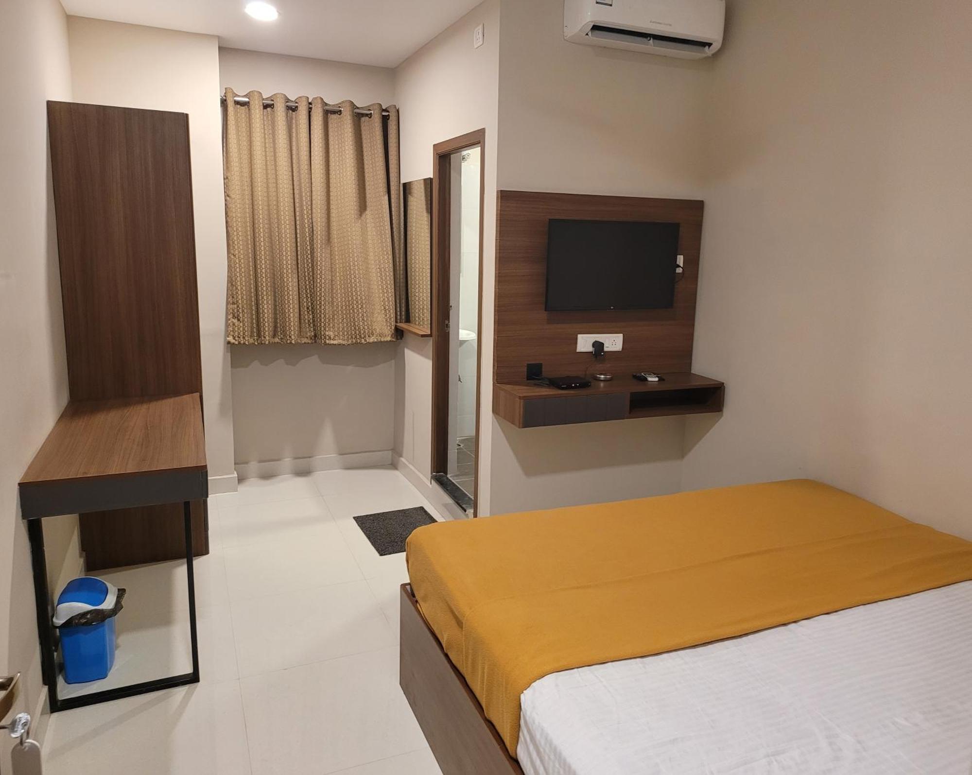 M Square Hotel Vellore Szoba fotó